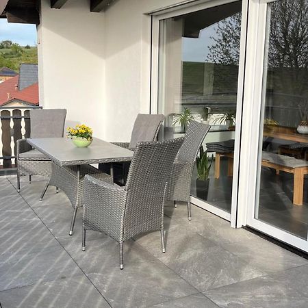 Apartment 100 Qm Im Weindorf - Balkon/Garage Aspisheim Extérieur photo