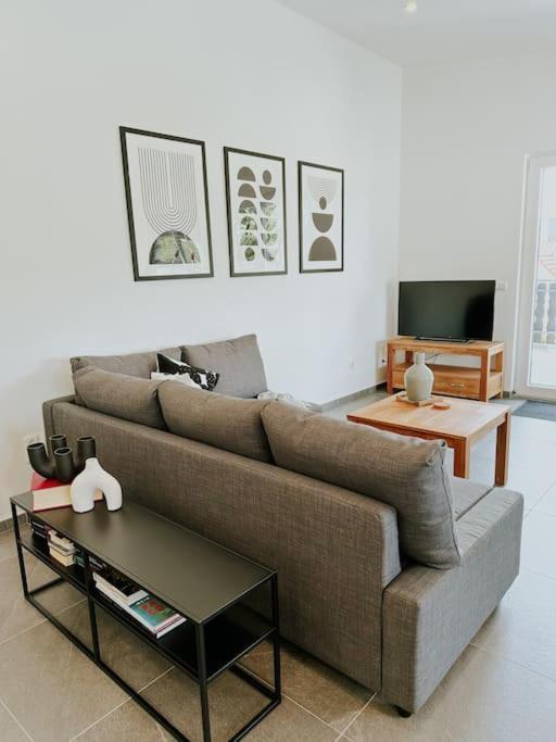 Apartment 100 Qm Im Weindorf - Balkon/Garage Aspisheim Extérieur photo