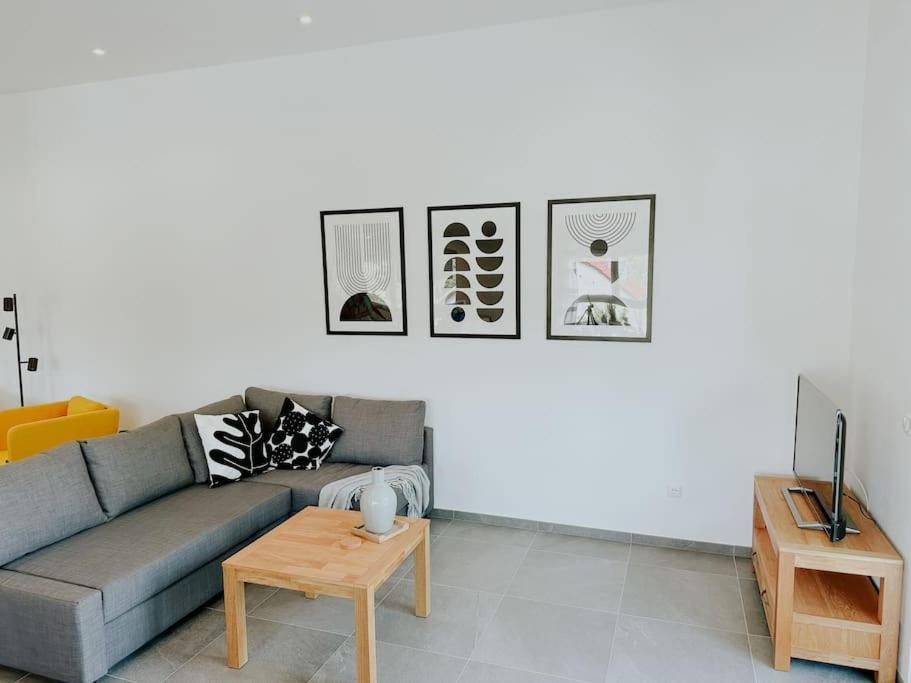 Apartment 100 Qm Im Weindorf - Balkon/Garage Aspisheim Extérieur photo