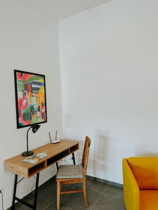 Apartment 100 Qm Im Weindorf - Balkon/Garage Aspisheim Extérieur photo