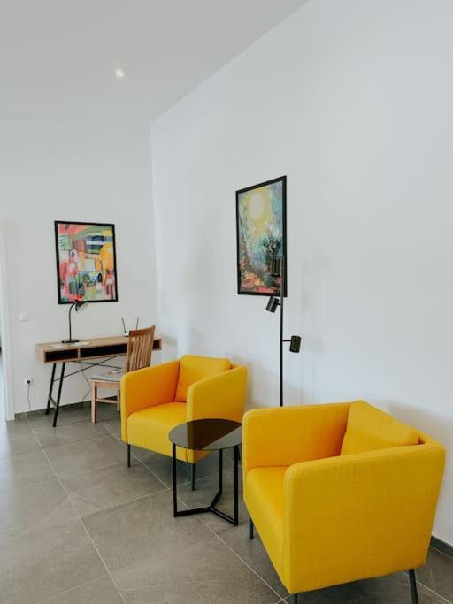 Apartment 100 Qm Im Weindorf - Balkon/Garage Aspisheim Extérieur photo