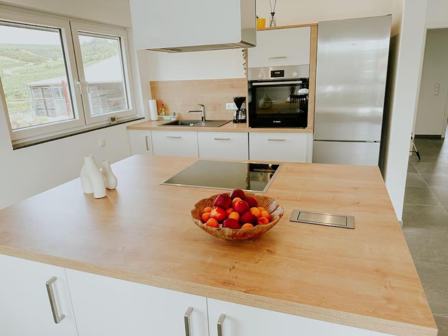 Apartment 100 Qm Im Weindorf - Balkon/Garage Aspisheim Extérieur photo